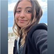 Estudiante de Magisterio que estudia fuera de su casa y para ello quiere impartir clase a niños de primaria. Soy muy responsable